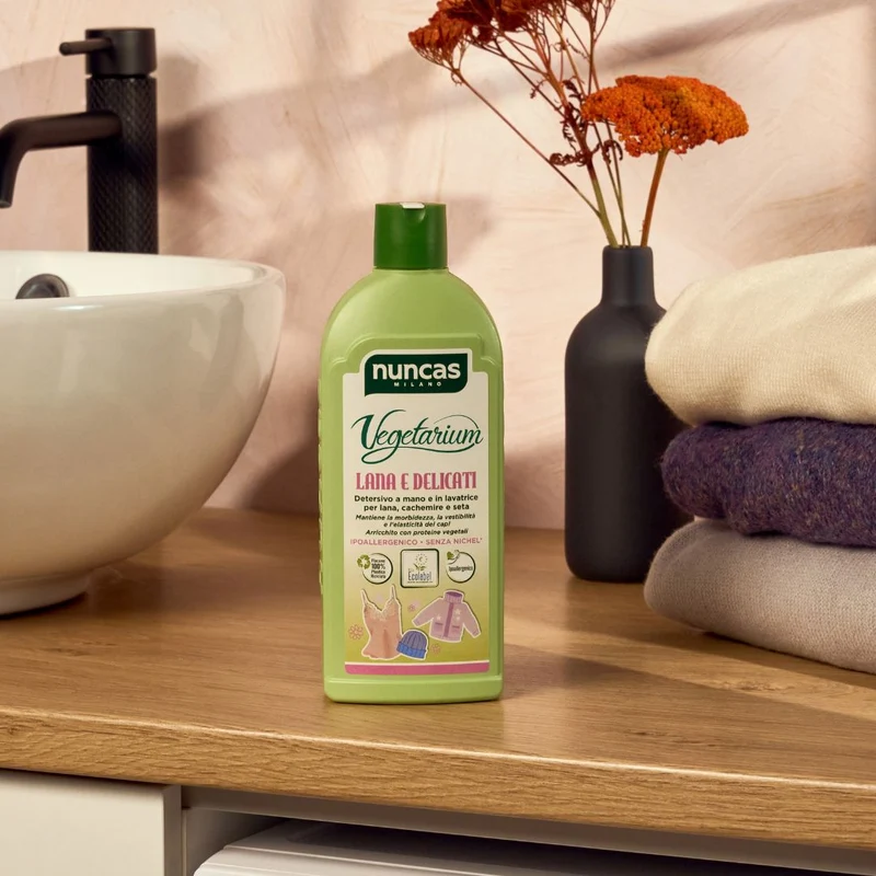 Vegetarium Detersivo a Mano e in Lavatrice Lana e Delicati - 500ml