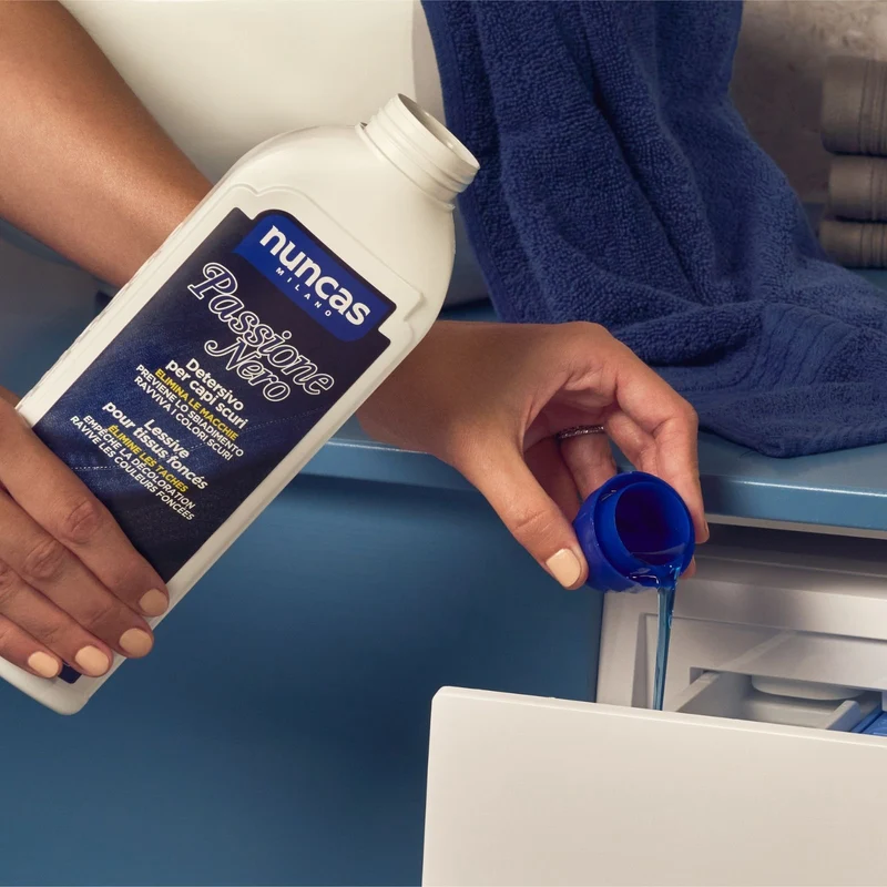 Passione Nero Detersivo Capi Scuri - 750ml
