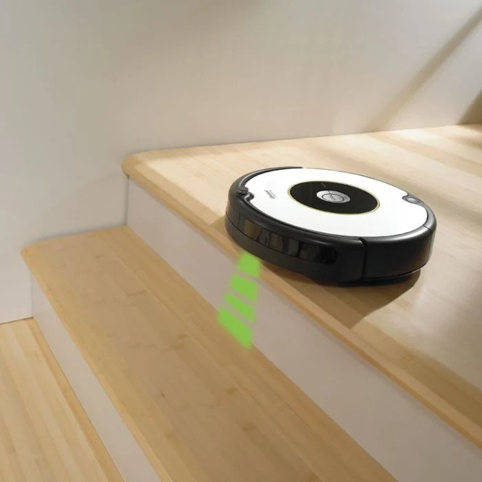 iRobot Roomba 605 Aspirapolvere Robot sistema AeroVac PET