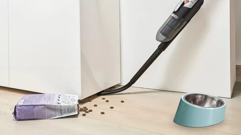 Bosch Serie 4 BBH3ZOO28 scopa elettrica Batteria Secco Senza sacchetto 0,4 L Nero, Rosso 2,15 Ah