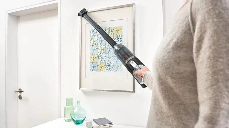 Bosch Serie 4 BBH3ZOO28 scopa elettrica Batteria Secco Senza sacchetto 0,4 L Nero, Rosso 2,15 Ah