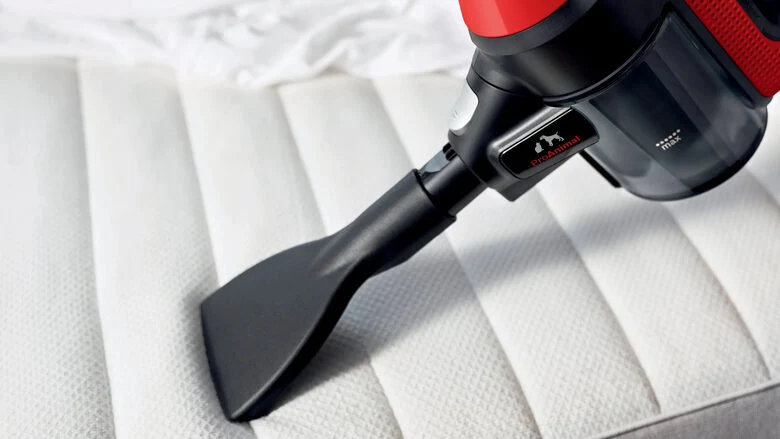 Bosch BCS711PET scopa elettrica Batteria Secco Senza sacchetto 0,3 L Nero, Rosso 3 Ah