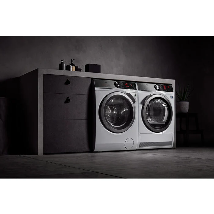 AEG L8FC96BQ lavatrice Caricamento frontale 9 kg 1600 Giri/min B Bianco