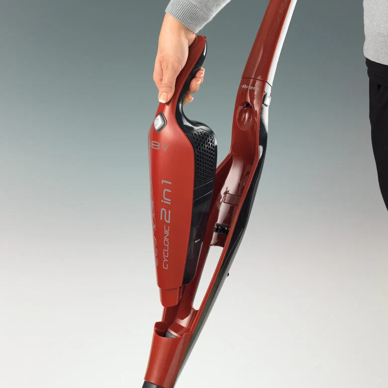 Ariete EVO 2 IN 1 CORDLESS Senza sacchetto 0,8 L 13,8 W Nero, Rosso