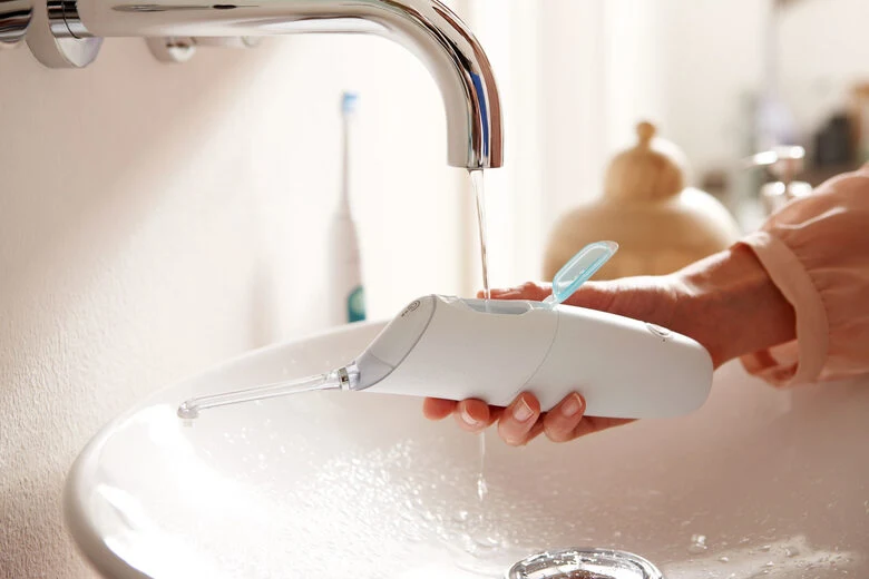 Philips Con DiamondClean 9000, sistema di pulizia interdentale