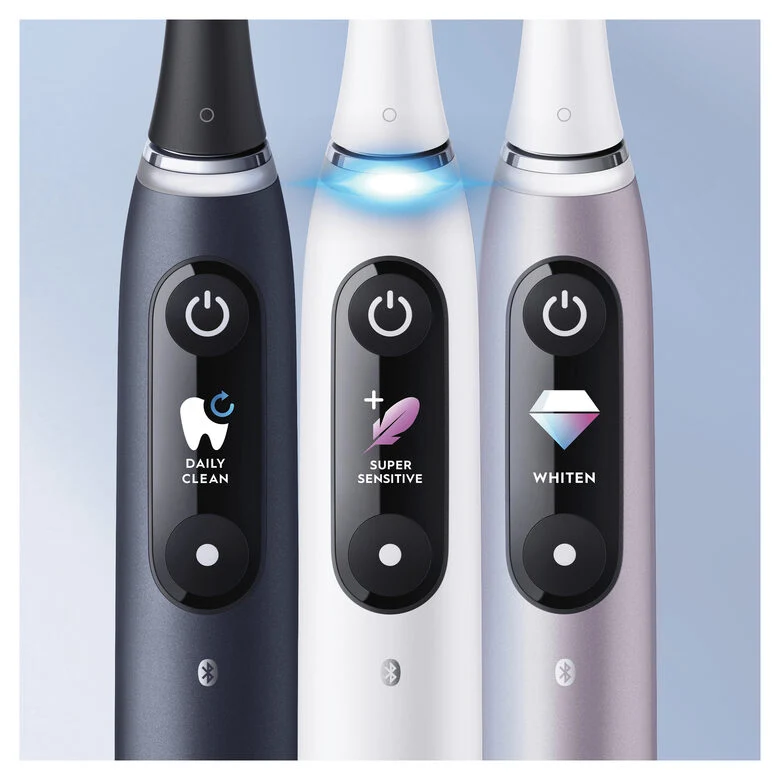 Oral-B iO - 9n - Spazzolino Elettrico Ricaricabile, 1 Spazzolino Bianco Esclusivo Con Tecnologia Magnetica Rivoluzionaria, Display A Colori, 1 Testina, 1 Custodia Da Viaggio Con Caricatore