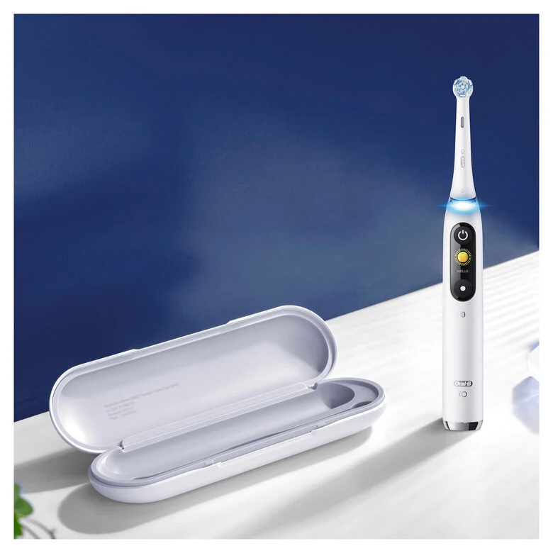 Oral-B iO - 9n - Spazzolino Elettrico Ricaricabile, 1 Spazzolino Bianco Esclusivo Con Tecnologia Magnetica Rivoluzionaria, Display A Colori, 1 Testina, 1 Custodia Da Viaggio Con Caricatore