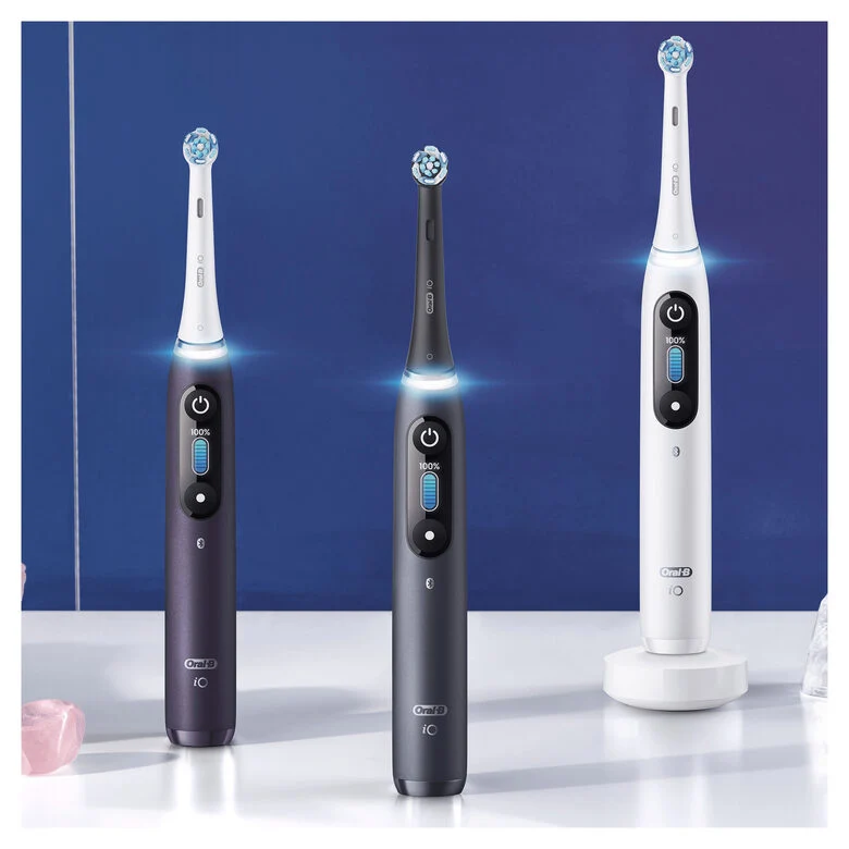 Oral-B iO - 8n - Spazzolino Elettrico Ricaricabile, 1 Spazzolino Viola Esclusivo Con Tecnologia Magnetica Rivoluzionaria, Display A Colori, 1 Testina, 1 Custodia Da Viaggio Premium