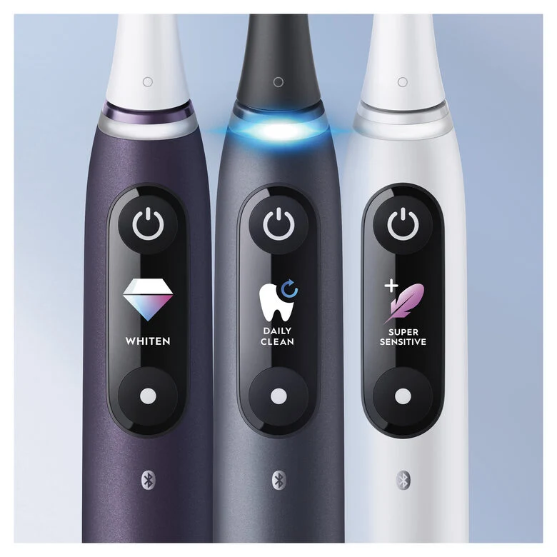 Oral-B iO - 8n - Spazzolino Elettrico Ricaricabile, 1 Spazzolino Nero Esclusivo Con Tecnologia Magnetica Rivoluzionaria, Display A Colori, 1 Testina, 1 Custodia Da Viaggio Premium