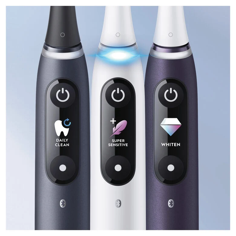 Oral-B iO - 8n - Spazzolino Elettrico Ricaricabile, 1 Spazzolino Bianco Esclusivo Con Tecnologia Magnetica Rivoluzionaria, Display A Colori, 1 Testina, 1 Custodia Da Viaggio Premium