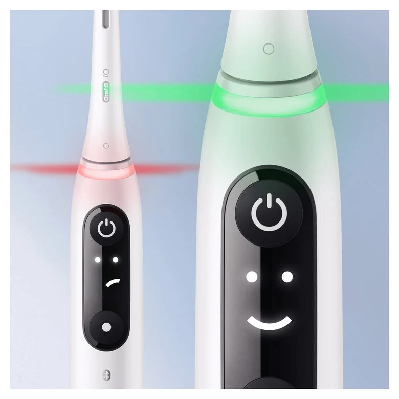 Oral-B iO - 7n - Spazzolino Elettrico Ricaricabile, 1 Spazzolino Bianco Esclusivo Con Tecnologia Magnetica Rivoluzionaria, Display In Bianco E Nero, 1 Testina, 1 Custodia Da Viaggio Premium