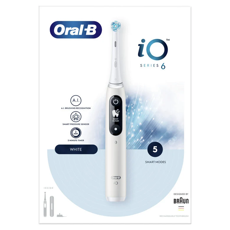 Oral-B iO - 6 - Spazzolino Elettrico Ricaricabile Bianco Con Display In Bianco E Nero, 1 Testina, 1 Custodia Da Viaggio