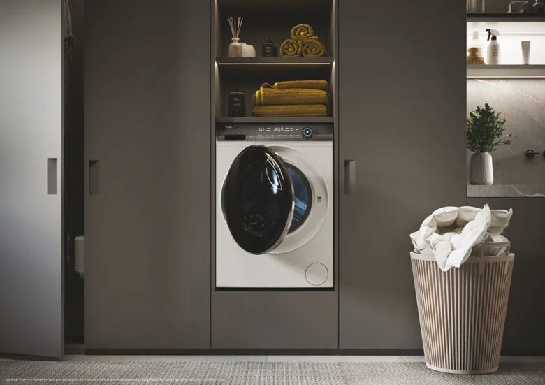 Haier I-Pro Series 7 Plus HW120-B14IGI1-IT lavatrice Caricamento frontale 12 kg 1400 Giri/min A Bianco