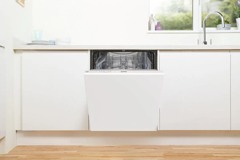Indesit Lavastoviglie BI 60 cm, classe E, 14 coperti, Push&Go