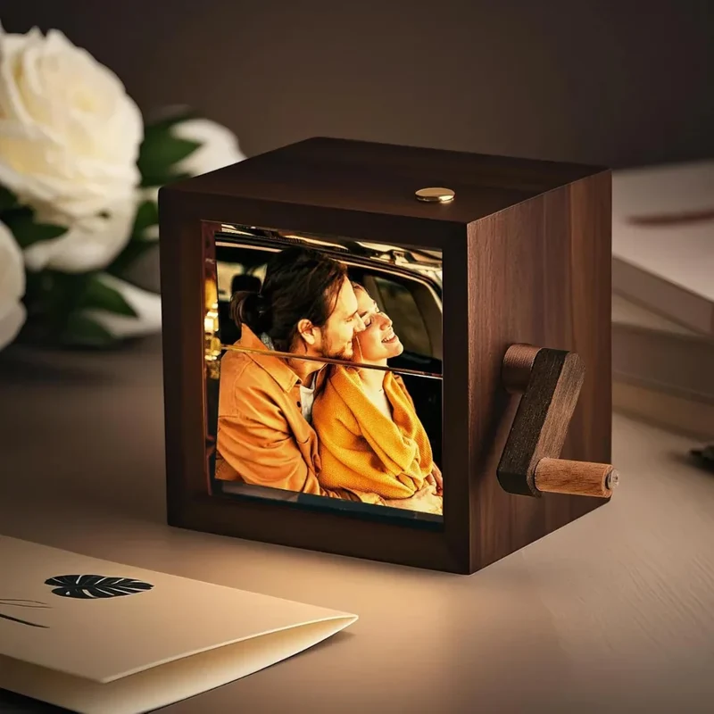 Crank Photo Box
