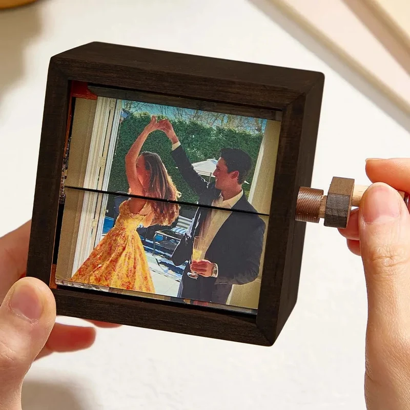 Crank Photo Box