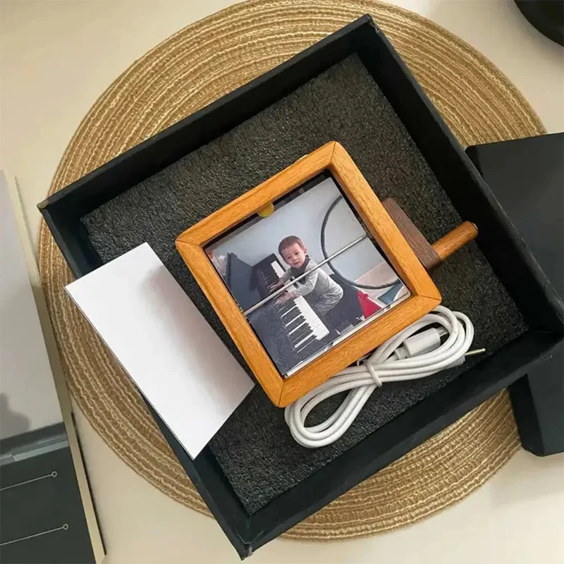 Crank Photo Box