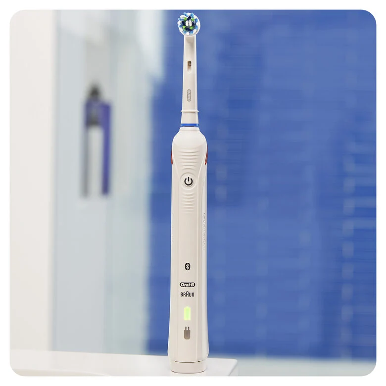 Oral-B Spazzolino Elettrico Ricaricabile Smart 5 5100S CrossAction, 1 Bianco Manico Connesso, 5 Modalità Tra Cui Sbiancante, Denti Sensibili E Protezione Gengive, 3 Testine Custodia da viagg