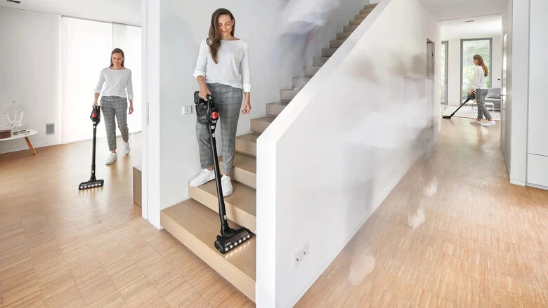 Bosch Serie 8 BCS82PWR25 aspirapolvere senza filo Nero, Rosso Senza sacchetto
