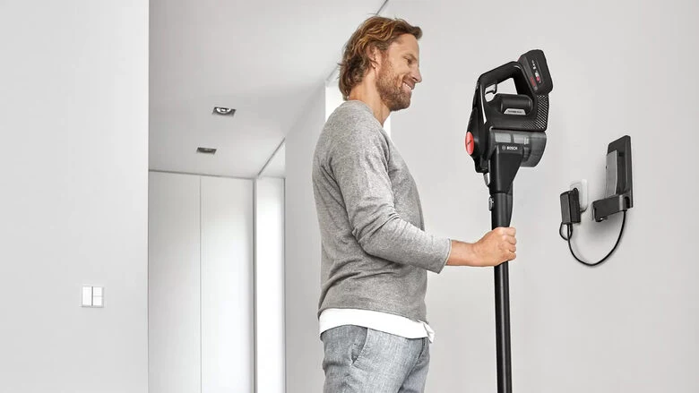 Bosch Serie 8 BCS82PWR25 aspirapolvere senza filo Nero, Rosso Senza sacchetto