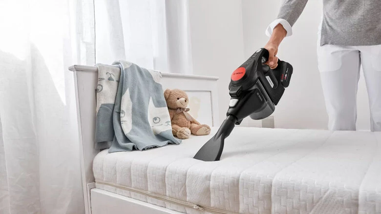 Bosch Serie 8 BCS82PWR25 aspirapolvere senza filo Nero, Rosso Senza sacchetto