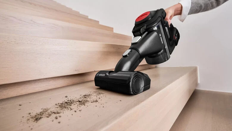 Bosch Serie 8 BCS82PWR25 aspirapolvere senza filo Nero, Rosso Senza sacchetto