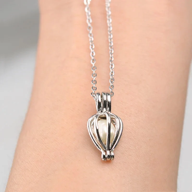 Natural Pearl in Shell with Necklace