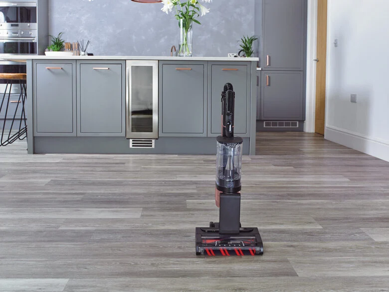 Shark Stratos Aspirapolvere a bastone 2 in 1 Batteria Secco Senza sacchetto Nero, Pesca