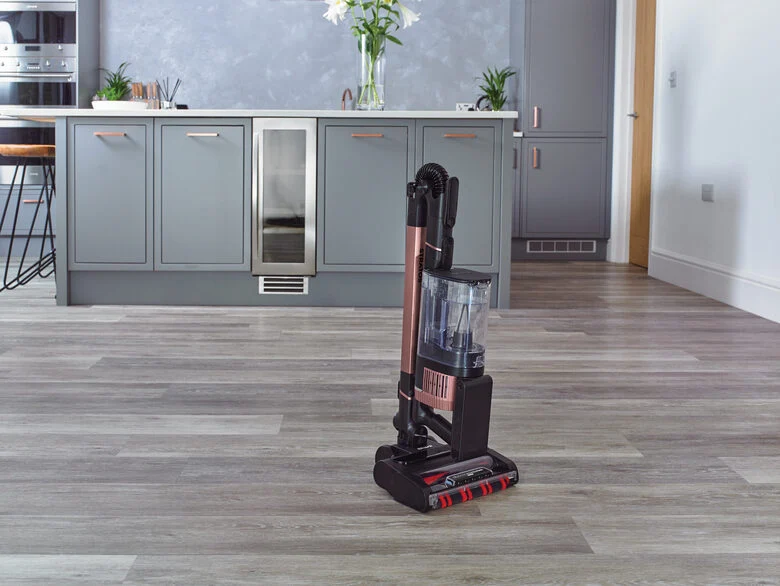 Shark Stratos Aspirapolvere a bastone 2 in 1 Batteria Secco Senza sacchetto Nero, Pesca