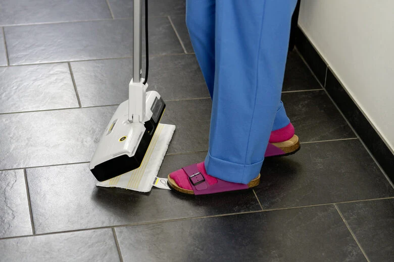 Kärcher SC 1 UPRIGHT Scopa a vapore 0,2 L 1300 W Nero, Bianco