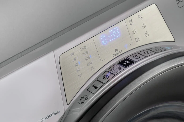 Candy 496BWMR9/1-S RapidÓ Pro RP Lavatrice Caricamento Frontale 9 Kg, 1400 Giri, Tecnologia Quick&Clean, Speed-Drive Inverter, Easy Iron Plus, Classe A, Bianco