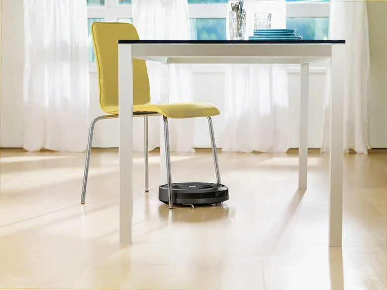 iRobot Roomba 676 Aspirapolvere Robot 0,6 L Senza sacchetto Nero
