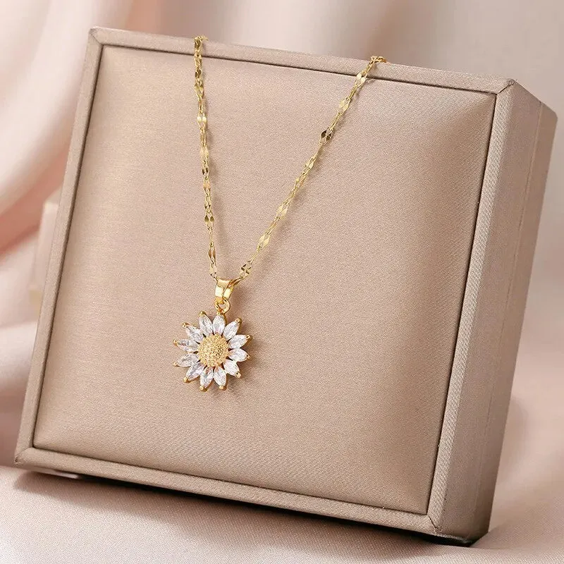 Luxury Style Flower Pendant Inlaid Zirconia Necklace