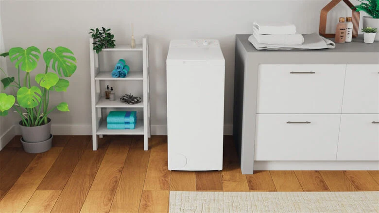 Indesit BTW L60400 IT Lavatrice A Libera Installazione A Carica Dall'alto 6 Kg, 1000 Giri, Turn&Go, Opzione Extra Lavaggio, Classe C, Bianco