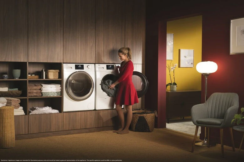 Haier Serie 876 HW80-B14876N lavatrice Caricamento frontale 8 kg 1330 Giri/min A Bianco